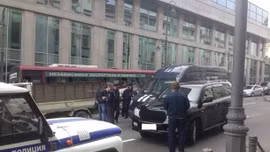 Khiếp vía cảnh 'xe tải điên' đâm nát 19 xe ô tô