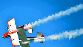 Máy bay trình diễn đâm nhau, phi công thiệt mạng