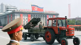 Sống động lễ duyệt binh tại Triều Tiên