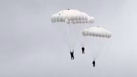 700 lính Nga nhảy dù