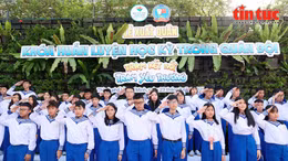 Thanh thiếu niên TP Hồ Chí Minh học làm chiến sĩ Hải quân