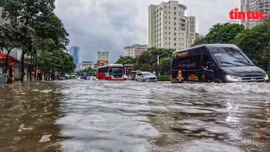Tuần từ 13 - 19/10: Miền Bắc chưa dứt lũ đã đón không khí lạnh – Cả nước bước vào tuần mưa dông