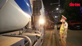 Hà Nội xử phạt nghiêm xe tải, xe bồn che biển số, độ đèn siêu sáng