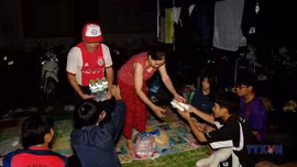 Tình người trong cơn lũ lịch sử