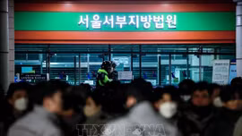 Tổng thống Hàn Quốc bị giam giữ kêu gọi người ủng hộ kiềm chế