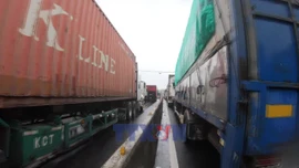 Mưa lũ gây tắc đường nghiêm trọng qua Đắk Lắk