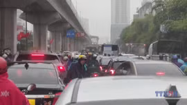 Hình ảnh nhiều tuyến đường Hà Nội bị ngập do mưa lớn