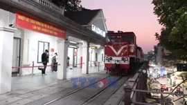 Hà Nội đề xuất dừng chạy tàu qua 'phố cà phê đường tàu'