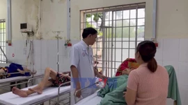 Huy động tối đa nhân lực, vật lực y tế chăm sóc người dân vùng ngập