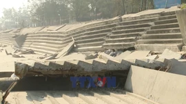 Kè biển chưa nghiệm thu đã bị song đánh hư hỏng