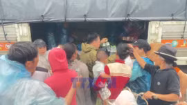 Cung cấp lương thực cho người dân vùng rốn lũ Đắk Lắk