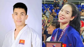 Lê Thanh Thúy và Lê Minh Thuận cầm cờ cho Đoàn Thể thao Việt Nam tại SEA Games 33