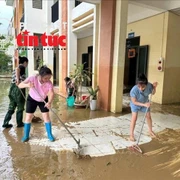 Bác sĩ ơi: Hướng dẫn người dân vùng lũ làm sạch nước, phòng dịch bệnh 