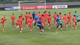 Nhật ký ASEAN Cup 2026 ngày 25/8: HLV Kim Sang Sik tính phương án mới cho chung kết lượt về