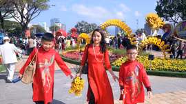 Nét đẹp áo dài du xuân