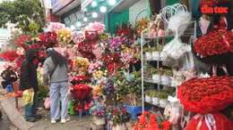 Sôi động thị trường hoa, quà tặng cận kề ngày 8/3 
