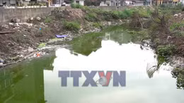 Điểm đen về rác thải ven sông Nhuệ ở Hà Nội