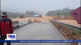 Cao tốc La Sơn - Túy Loan qua thành phố Huế bị 'tê liệt'