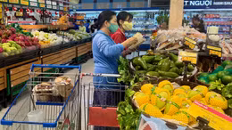 Người tiêu dùng thận trọng, doanh nghiệp gồng mình trong khó khăn