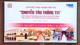 Đưa ấn phẩm đặc sắc của TTXVN lên chuyến tàu 'Hà Nội 5 cửa ô'