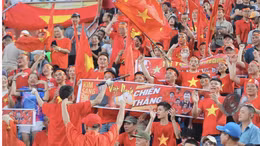 CĐV Việt Nam hâm nóng sân Thiên Trường, tin tưởng đội tuyển Việt Nam giành chiến thắng