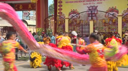 Mùa lễ hội lan tỏa nét đẹp tình người