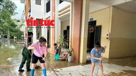 Bác sĩ ơi: Hướng dẫn người dân vùng lũ làm sạch nước, phòng dịch bệnh 