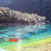 Kỳ lạ hồ nước trong nhất thế giới, nơi du khách phải lau giày khi tới thăm