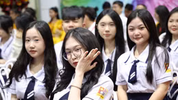 TP Hồ Chí Minh: Học sinh phấn khởi chào đón năm học mới