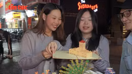 Lan tỏa vẻ đẹp Việt qua những tấm thiệp mô hình thủ công