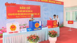 Cử tri TP Hồ Chí Minh phấn khởi thực hiện quyền công dân