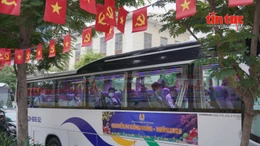 Ấm áp những chuyến xe nghĩa tình đưa công nhân về quê đón Tết