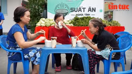 Ấm lòng những những suất ăn nghĩa tình cho người lao động nghèo tại TP Hồ Chí Minh