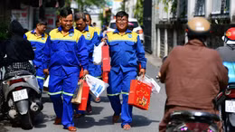 Công nhân thoát nước đô thị TP Hồ Chí Minh vui đón Tết sớm