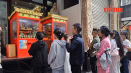 Trải nghiệm xin xăm bằng máy tự động tại chùa Vạn Phật