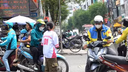 Tài xế xe công nghệ nói gì về chuyển đổi xe xăng sang điện?