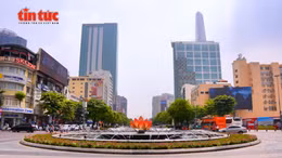 Người dân phấn khởi khi 'đất vàng' được cải tạo thành vườn hoa Tết