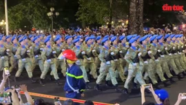 'Việt Nam muôn năm' vang dội giữa lòng Thủ đô trong Lễ Sơ duyệt A80