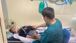 Người dân vùng lũ cảnh giác ngộ độc khí CO khi dùng máy phát điện, đốt than