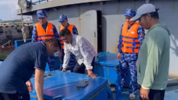 Lực lượng Cảnh sát biển kiểm tra tàu vi phạm chở khoảng 30.000 lít dầu DO trên biển.