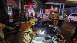 CSGT lập biên bản các trường hợp vi phạm nồng độ cồn.