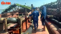 2 tàu vi phạm hút cát trái phép trên biển bị tạm giữ để điều tra.