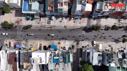 Một đoạn đường Cách Mạng Tháng 8 (quận Tân Bình, TP Hồ Chí Minh) đã bàn giao mặt bằng để thực hiện thi công.