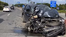 Ô tô biến dạng, hư hỏng nặng sau tai nạn.