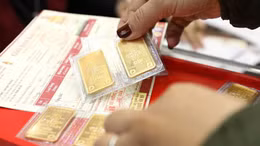 Người dân phải khai báo danh tính để giao dịch vàng miếng tại ngân hàng