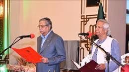 Bangladesh thành lập chính phủ lâm thời sau khi thủ tướng chạy ra nước ngoài