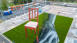 Bích họa khổng lồ kêu gọi thế giới không vũ khí