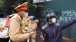 Hà Nội: Xử lý hàng loạt phương tiện đi ngược chiều bất chấp biển cấm