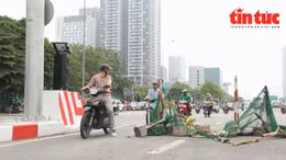 Hà Nội: Cầu vượt thép Mai Dịch chưa được thông xe, các phương tiện đã lũ lượt lên cầu