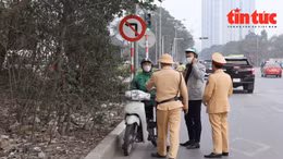Quyết liệt xử lý hành vi đi ngược chiều trên đường phố Hà Nội